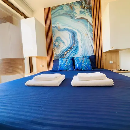 Indigo Royale Borovi